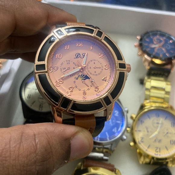 I am selling great quality Men’s and Woman’s watches - Picture 7 of 16